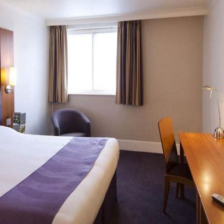 Premier Inn Milton Keynes Central Exterior foto